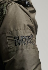 Superdry & Co Chaqueta de invierno - olive