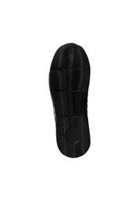 Semelle de chaussure en caoutchouc noir avec un motif de texture, dotée d'un accent rectangulaire et d'un motif de grip circulaire, conçue pour l'adhérence et la durabilité.