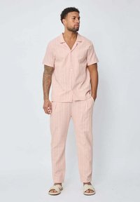 Non sélectionné, rose