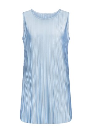Haut sans manches bleu clair avec plis verticaux et encolure ronde, présenté sur un fond blanc.