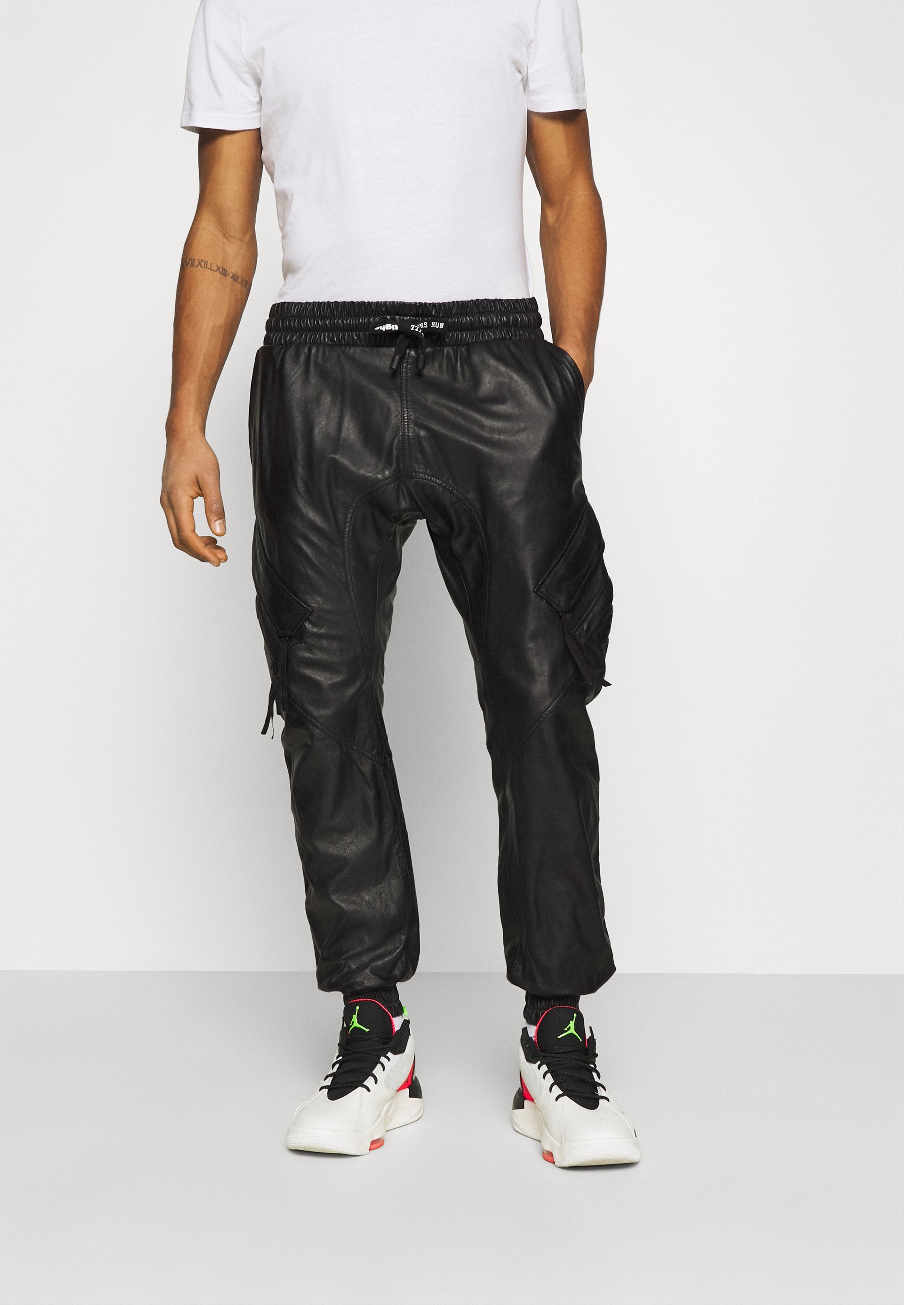 Tigha TANO - Leren broek - black/Zwart - Zalando.nl