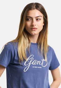 GANT - T-shirt z nadrukiem