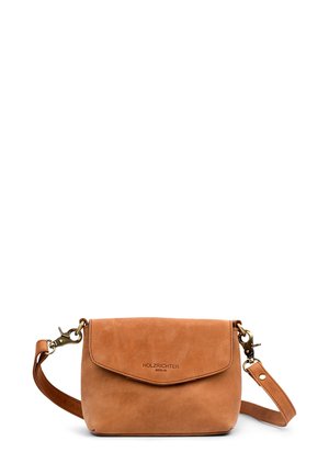 Petit sac bandoulière en cuir beige avec rabat et fermoirs métalliques, avec le nom de la marque Holzrichter Berlin sur le devant.