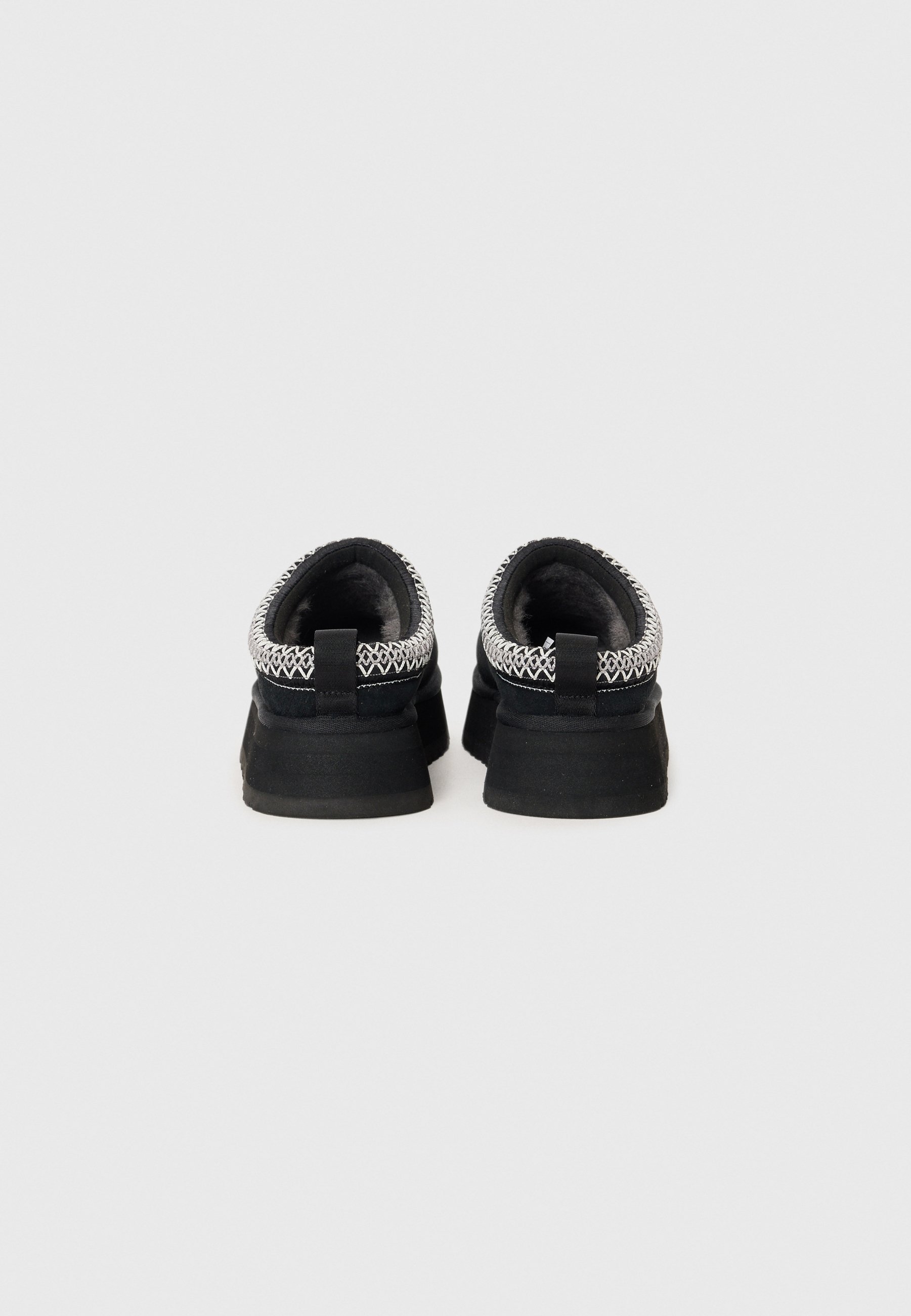 ugg Tazz / 黒　23cm UGG Tazz Slipper Black - Stylowe Ciepło na Każdy Dzień