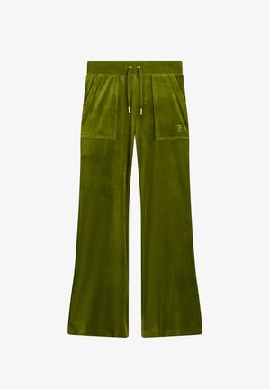 Pantalons larges en velours vert avec taille à cordon, présentent deux grandes poches avant et un détail de logo subtil sur la poche gauche.