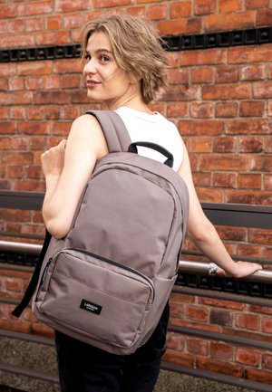 Larkson, NO 3 UNISEX - Skoletasker - taupe