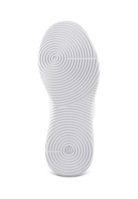 Biała gumowa podeszwa sneakersów z koncentrycznym okrągłym wzorem bieżnika i centralnym logo. Rozmiar 41 wydrukowany blisko pięty. Gładka tekstura.