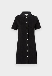 Vestido preto de manga curta, feito de algodão, com fecho de botões na parte da frente, colarinho pontudo e costuras laterais para estrutura. Textura suave e design clássico.