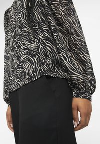 Object OBJMILA LS NOOS - Blusa - black