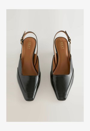 Mustad mustad nahast slingback kontsad ruudukujulise varbaga ja siledal viimistlusel. Omab pruuni tallatoe ja kuldse tooni pannalankruüsidega.