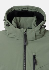 Vihreä, huppari takki mattapinnalla, jossa on vetoketjullinen etuosa, verkkovuori ja säädettävät nyörit kaulassa varmistaen napakan istuvuuden.