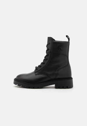 COMBAT BOOT MID - Enkellaarsjes met plateauzool - triple black