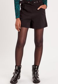 Cache Cache GERADE GESCHNITTENE CITY - Shorts - noir