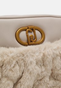 LIU JO CAMERA CASE - Skulderveske - true champagne