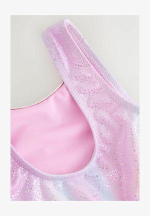 Ružové plavky s hladkým, trblietavým povrchom so vzorom strieborných bodiek, širokými ramienkami a podšívkou vo vnútri.