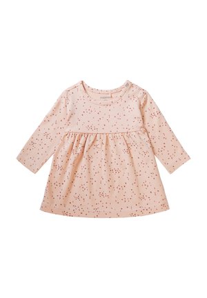 Helles rosa Kleid mit langen Ärmeln, das eine geraffte Taille und ein kleines rotes Blumenmuster aufweist. Druckknopfverschluss an der Schulter.