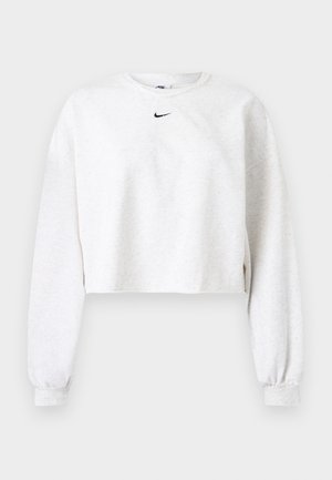 Κοντή φούτερ σε ανοιχτό γκρι, κατασκευασμένη από απαλό ύφασμα. Διαθέτει στρογγυλή λαιμόκοψη, μακριά μανίκια με ελαστικά μανσέτα και μαύρο  λογότυπο Nike πάνω από το στήθος.