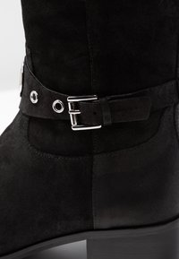 MICHAEL Michael Kors Botas camperas - black