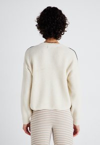 Vero Moda VMZORA O NECK - Džemperis - birch