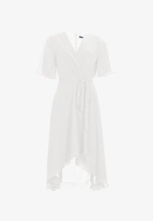 Robe enveloppante blanche avec des manches flottantes courtes, décolleté en V et taille à cordon. Tissu transparent drapé de manière asymétrique jusqu'à mi-mollet.