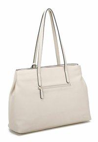 Sac cabas en similicuir beige avec des finitions noires. Il comporte deux longues anses et une poche avant zippée. Texture lisse et design structuré.