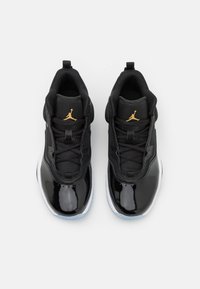 Jordan JORDAN STAY LOYAL 3 UNISEX - Krepšinio batai - black/white/gold