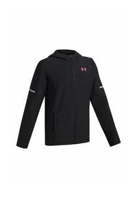 Zwarte sportjack met een rits aan de voorkant, capuchon en twee zijzakken. Heeft een roze logo en reflecterende accenten op de mouwen.