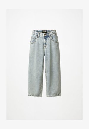 Világoskék farmer culotte, magas derékkal, gombos záródással, elülső zsebekkel és laza fazonnal. Kopott hatású szövet.