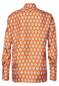 Camicia a maniche lunghe in tessuto arancione brillante, con un motivo a rombi bianco e blu. Include un colletto alla mandarina e polsini con bottoni.