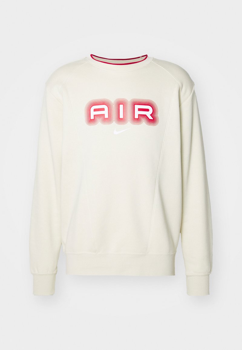Cremfarbener Sweatshirt mit rundem Halsausschnitt. Verfügt über ein auffälliges rotes "AIR"-Logo mit gestreiften Details und einem kleinen weißen Nike-Logo.