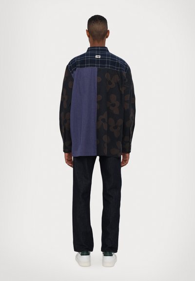 Dhruv Kapoor MIX MEDIA TIE UP SHIRT UNISEX - Πουκαμίσα με κουμ�πιά - multi