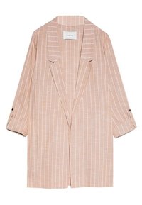 Blazer long rose clair avec rayures verticales blanches, revers à encoches, et manches retroussées ornées de boutons noirs.