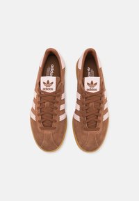 adidas Originals BRMD - Tenisice - preloved brown/sandy pink/gum