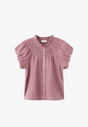 Bluza roz pink cu mâneci scurte, decolteu rotund cu plisare smocată, textură cu dungi verticale, nasturi pe față și mâneci bufante.