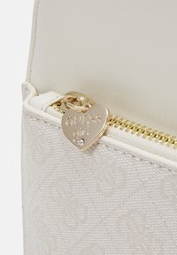 Guess Ryggsäck - muted stone