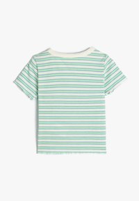 Lys grøn kortærmet t-shirt med tynde blå striber. Ribbet tekstur, rund hals og en rå kantdetalje på ærmerne og bunden.