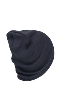 Berretto lavorato a maglia di un blu navy scuro con una consistenza morbida, caratterizzato da un design sfilato e una parte superiore rotonda che presenta sottili righe uniformi.