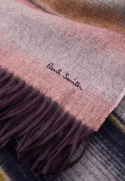 Écharpe en laine présentant un dégradé de rose, gris et marron, avec des bords à franges. Comprend un logo "Paul Smith" brodé en fil foncé.
