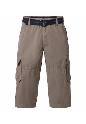 Knælange cargo shorts i lys brun stof, med et marineblåt bælte, to sidelommer og to cargo lommer med klapper.