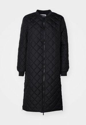 Schwarzer, gesteppter langer Mantel mit Reißverschluss, Rautenmuster, gerippten Bündchen und rundem Hals. Glatte Textur und taillierte Silhouette.