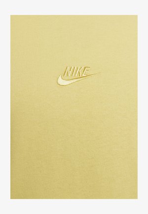 Nike Sportswear PREM ESSNTL SUST - Langarmshirt - saturn gold