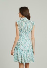 Alma en Pena Vestido informal - verdes