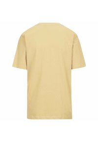 Camiseta de manga corta y cuello redondo en suave algodón amarillo claro. Presenta una textura suave y un corte relajado con costuras cosidas.