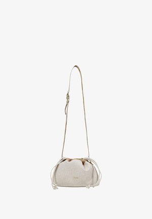 Beige stof skuldertaske med snøre, justerbar tynd rem og minimalistisk gyldent logo på forsiden.