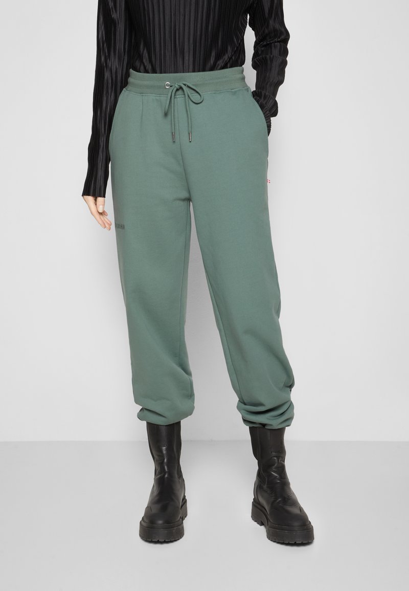Damen Bekleidung | Han Kjøbenhavn PANTS Jogginghose dusty green/grün - CC69703 Damen Bekleidung | Han Kjøbenhavn PANTS Jogginghose dusty green/grün - CC69703
