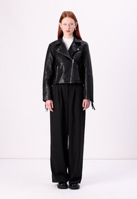 YAS YASVALETTA FRINGE JACKET - Usnjena jakna - black