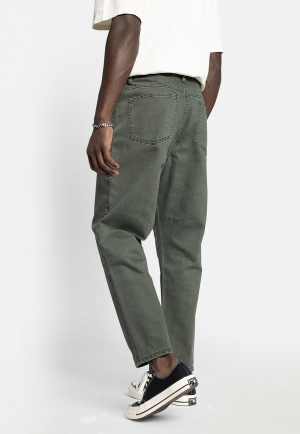 COMO  - Loose Jeans - climbing ivy2