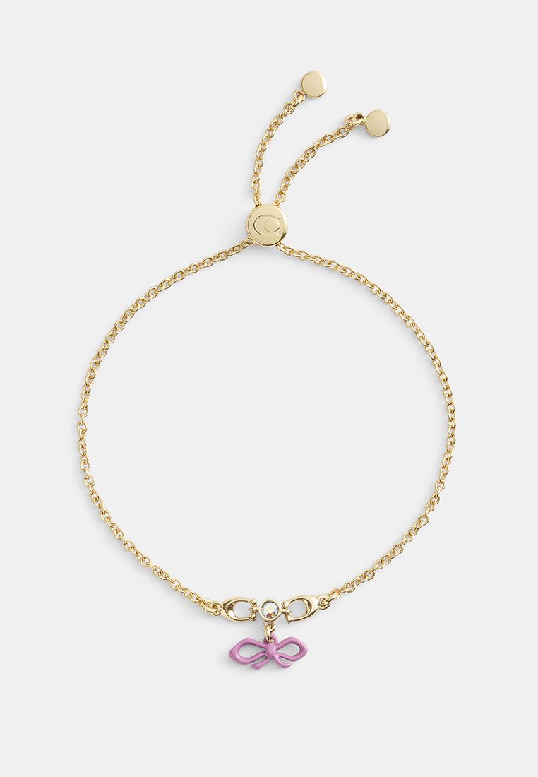 Goldene Kettenarmband mit einem rosa Schleifenanhänger und einem klaren Edelstein, ausgestattet mit einem verstellbaren Verschluss und glatten Gliedern.