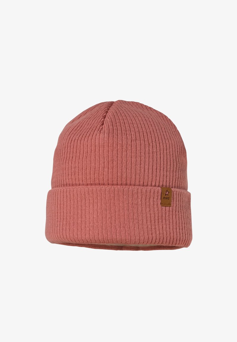 Ribbed knit pink beanie hat with folded cuff and small brown logo tag on side, isolated on white background.