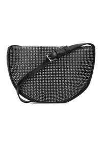 Zwarte handtas met een gebogen vorm, een gestructureerd oppervlak met metalen studded, en een leren schouderband. In het oog springend met een gesp voor aanpassingen.